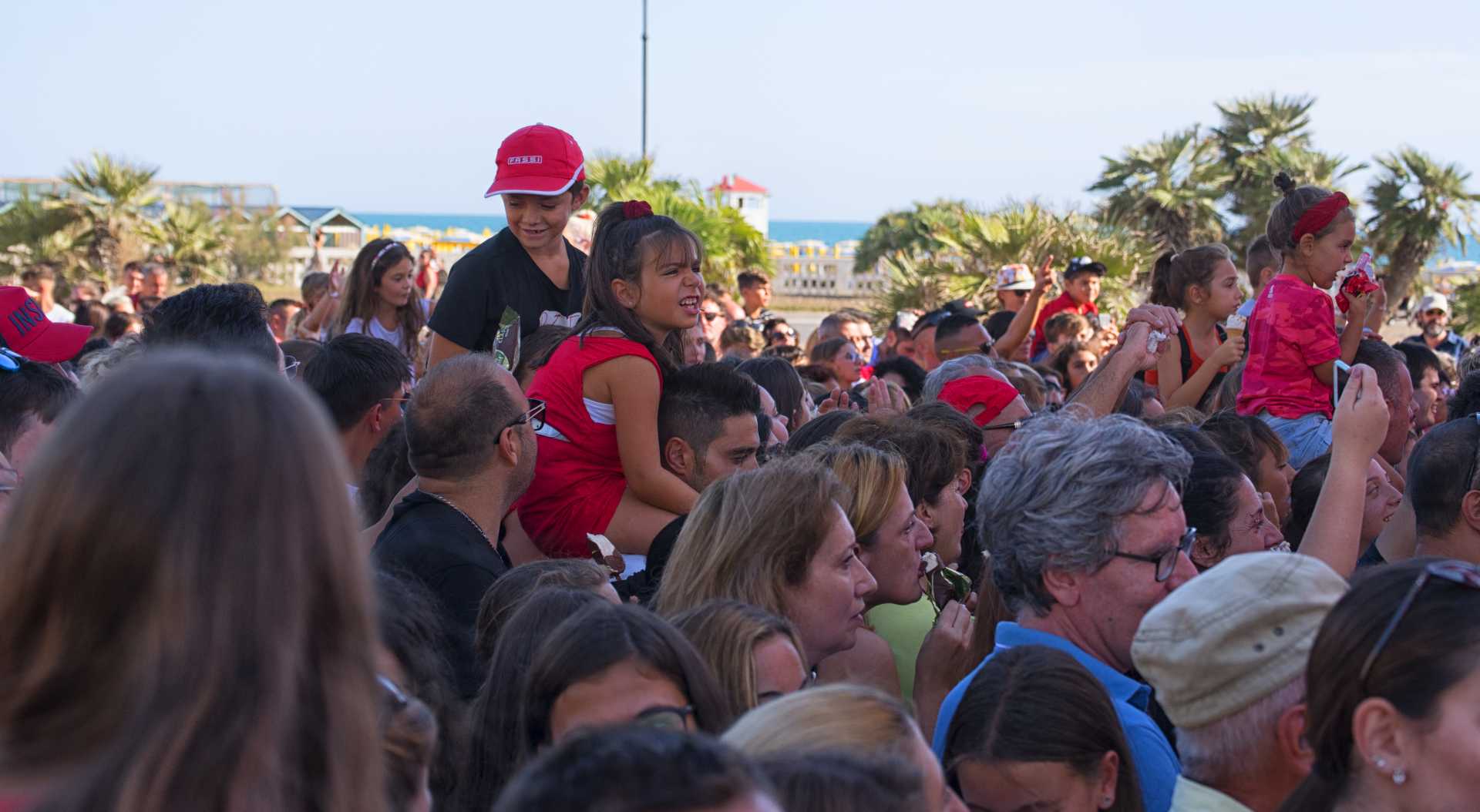 J-AX: a Ostia si fa la storia....